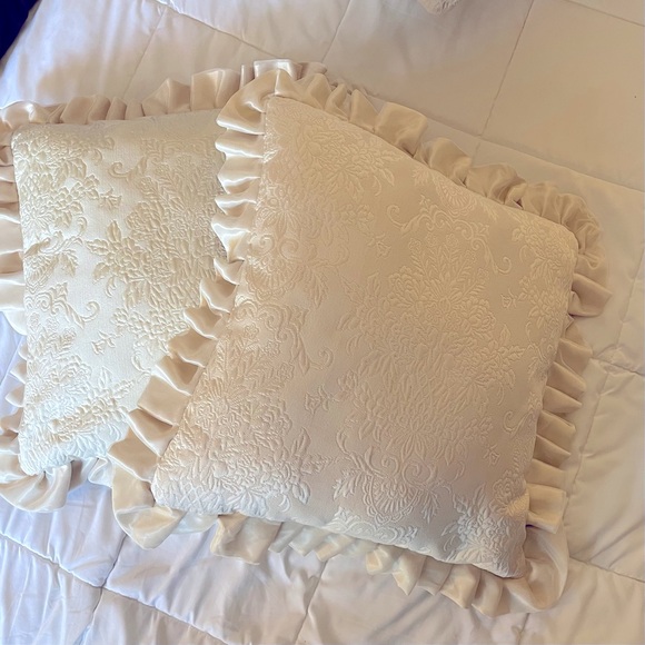 2 Biltmore Estate Accent Pillows - Picture 7 of 7